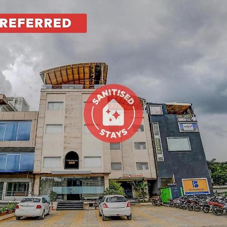 Vaccinated Staff- Townhouse Oak Hotel Silvotel Indore Bagian luar foto