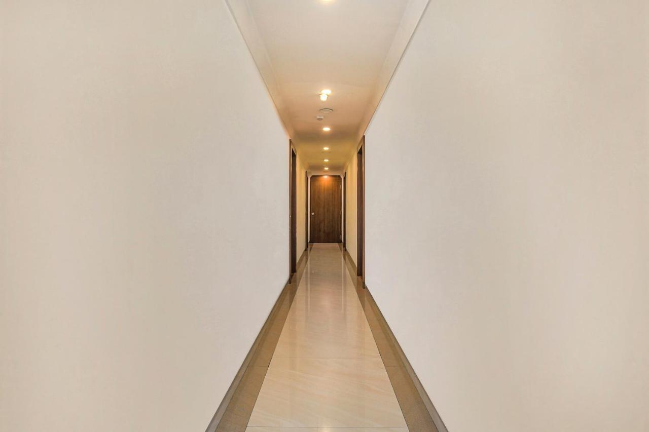 Vaccinated Staff- Townhouse Oak Hotel Silvotel Indore Bagian luar foto